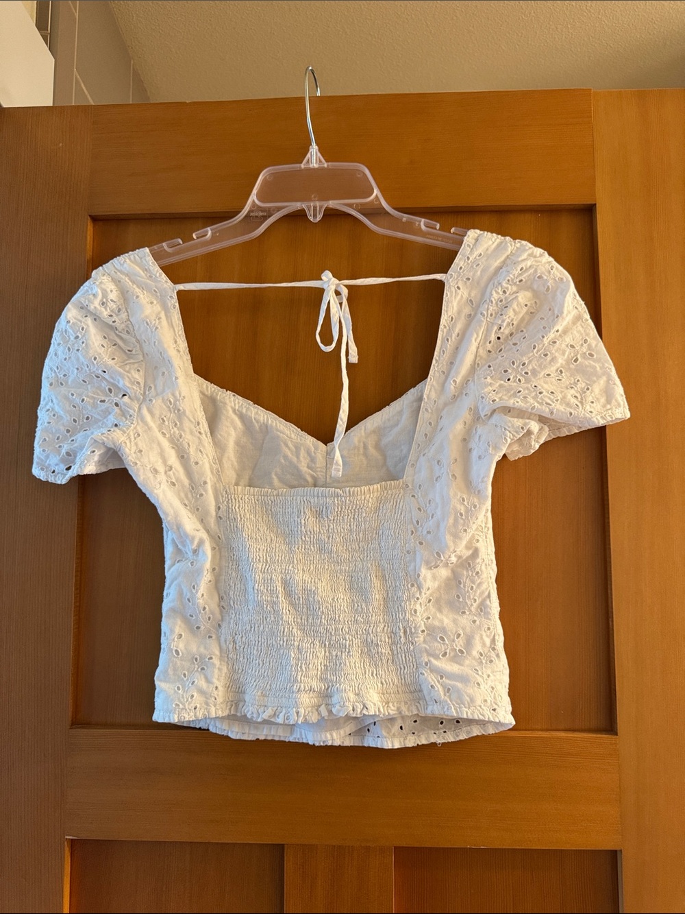 Abercrombie & Fitch White Eyelet Puff Sleeve Tie-Back Crop Top - Picture 2 of 3